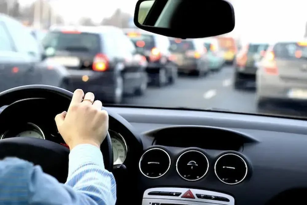 10 CONSEJOS INFALIBLES PARA AHORRAR COMBUSTIBLE Y CUIDAR TU AUTO