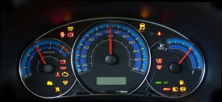 Luces en el tablero del auto ¿Qué significan?